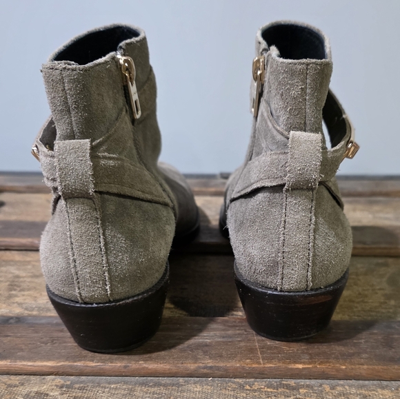 Coach Colleen Designer Gray Suede Ankle Bootie with Side Zip Closure. 8.5 - Picture 5 of 12